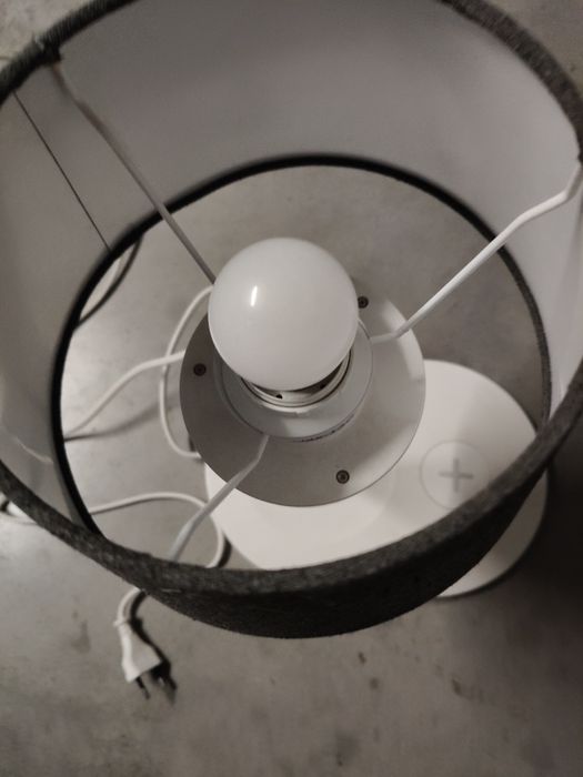 Lampka z podstawką IKEA gniazdo USB