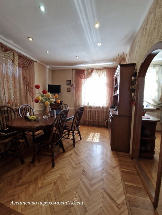 Продаж будинку із сауною
