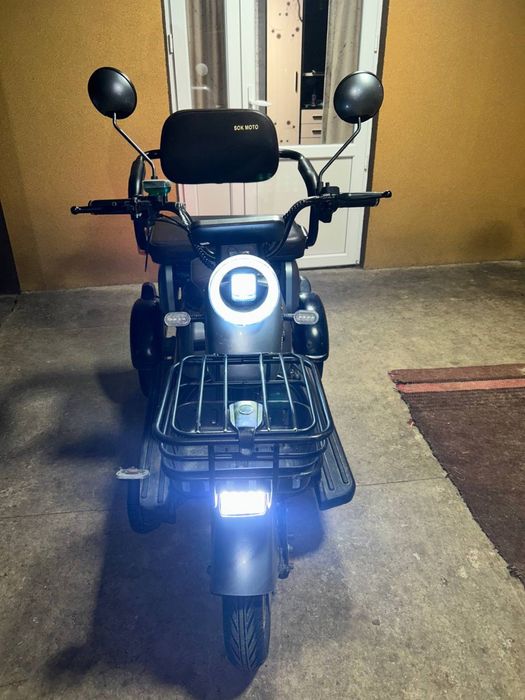 Продам трьохколісний електроскутер