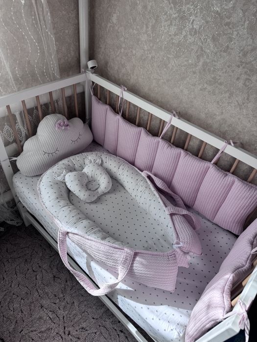 Комплект в дитяче ліжко бортики, кокон, подушка, простирадло, наматрац