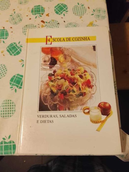 livro escola de cozinha verduras saladas e dietas