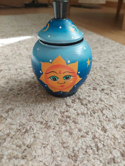 Pote em madeira pintado à mão