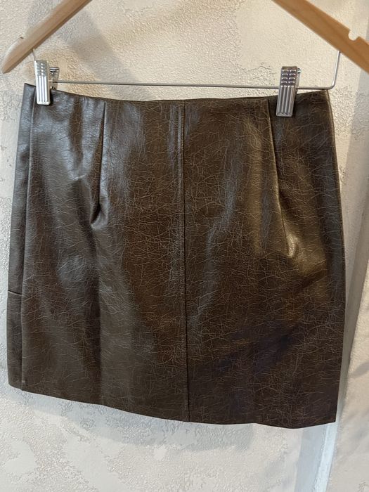 Спідниця з фактурної екошкіри