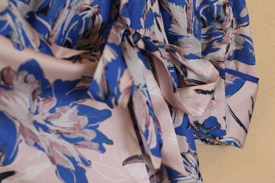 Promoção: Casaco efeito seda com padrão floral