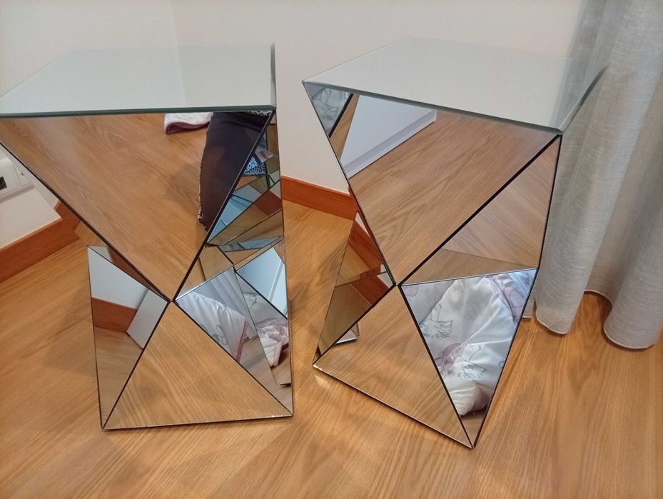 Duas colunas espelhadas como novas