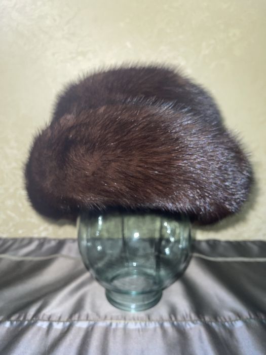 Жиноча хутряна норкова шапка