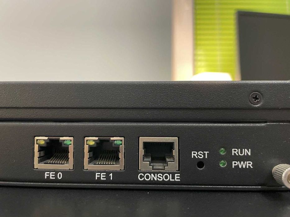 GSM/VoIP шлюз Dinstar DWG2000F — 8 каналів з розширенням до 16