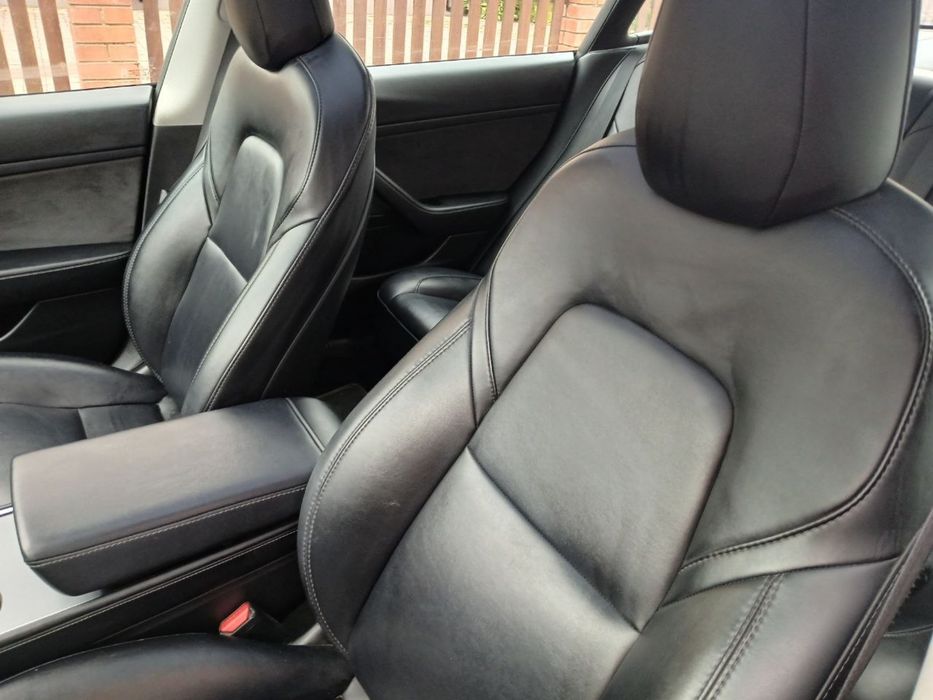 Tesla Model 3 2021 року