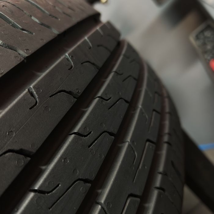 205/60/16 Sprzedam parę opon letnich Continental