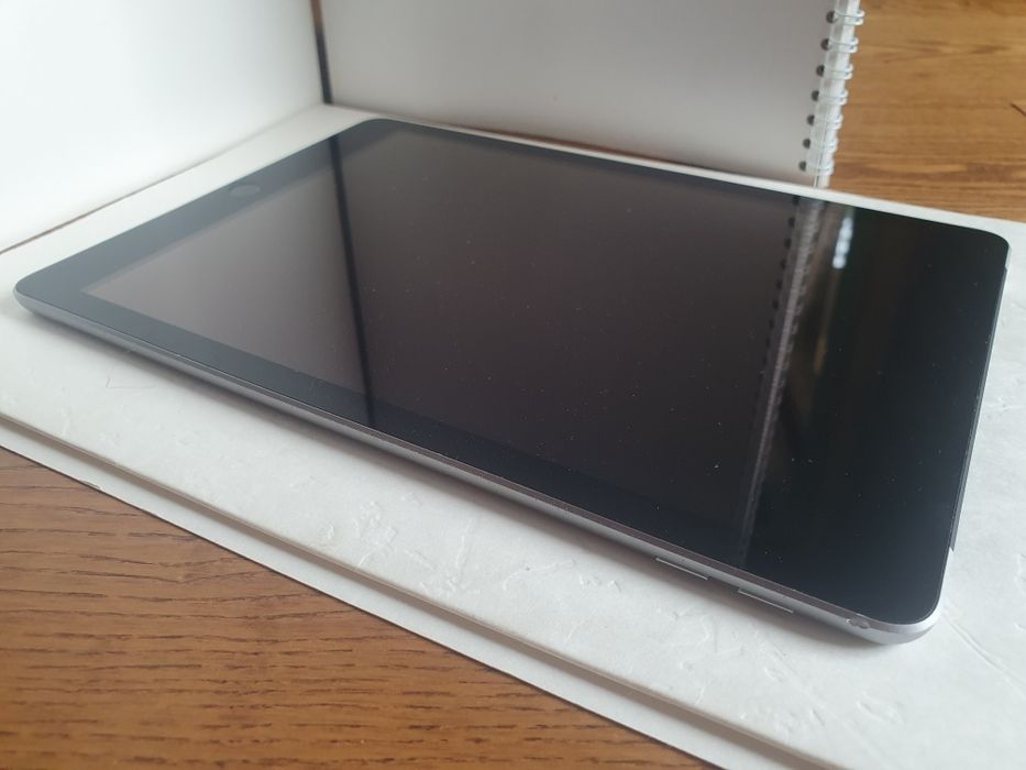 Ipad 6gen 32GB wifi cellular BDB!