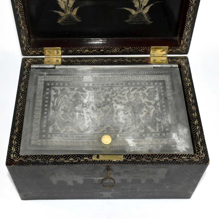 Caixa de Chá em Charão, decoração a prata com motivos orientais