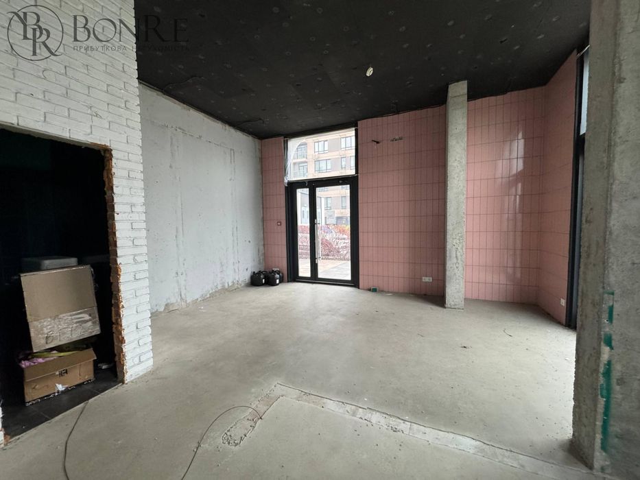 Оренда, Торгове, Фасад, вул. Салютна, 35м2