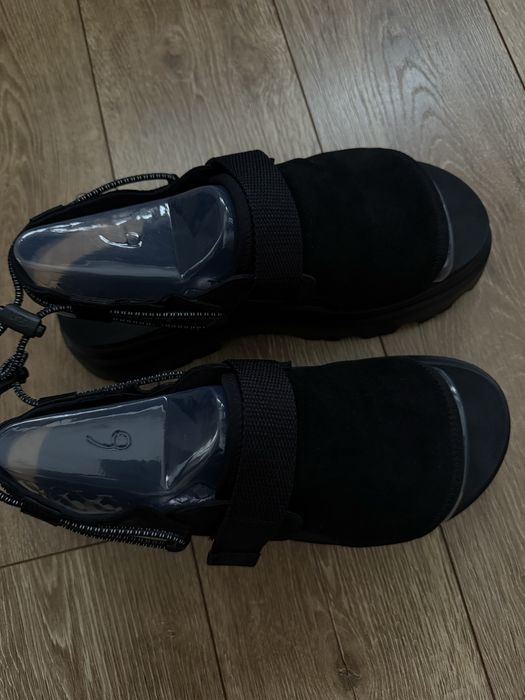 Босоніжки, сандалі на високій підошві Ugg