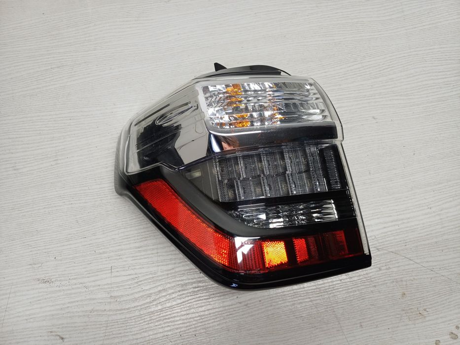 Фонарь TOYOTA 4Runner левый Led форанер