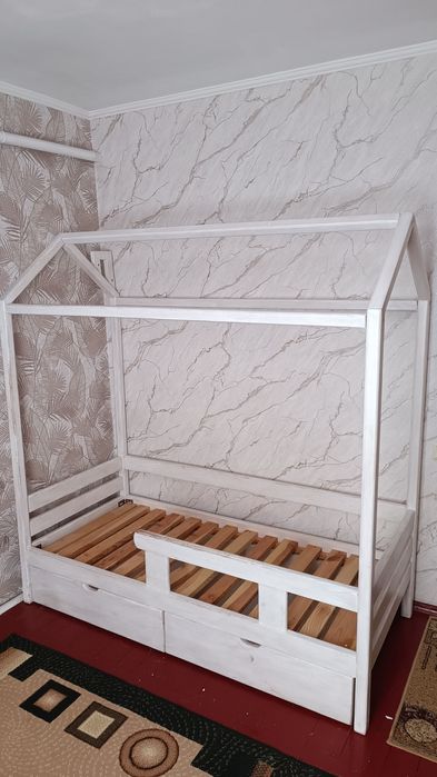 Продам дитяче ліжко дерев'яне.