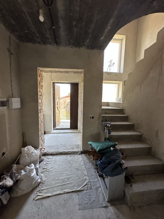 Продам особняк вул. Коновальця з балконами та гаражем площа 170м2