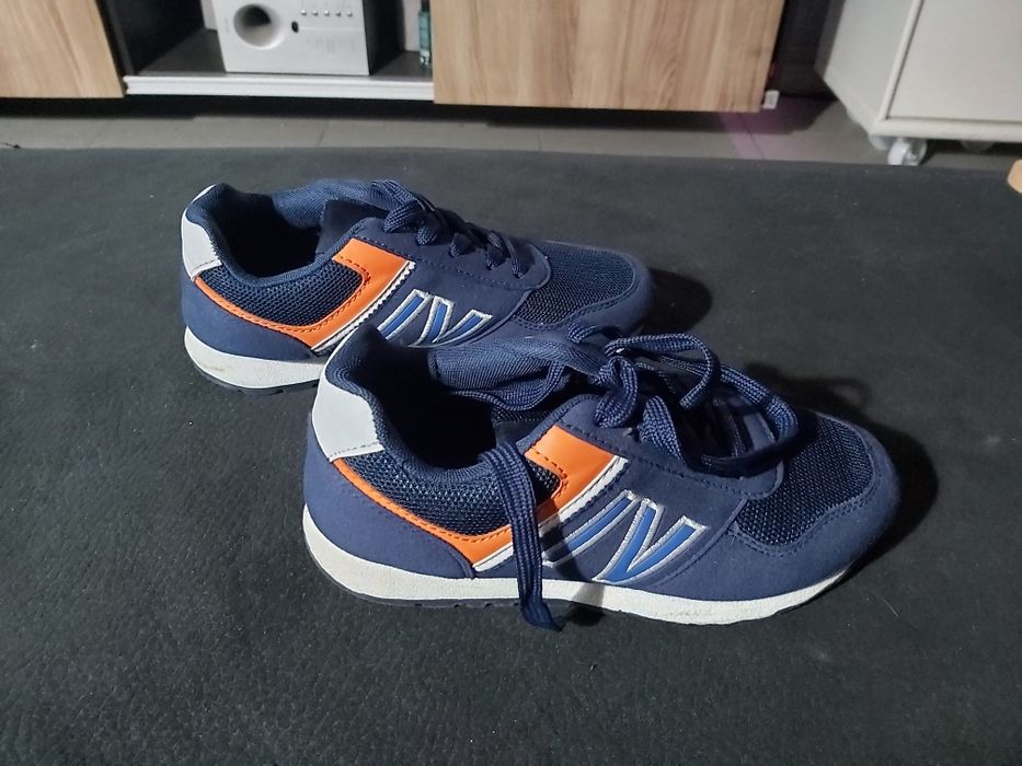 Sapatilhas NOVAS -- 38