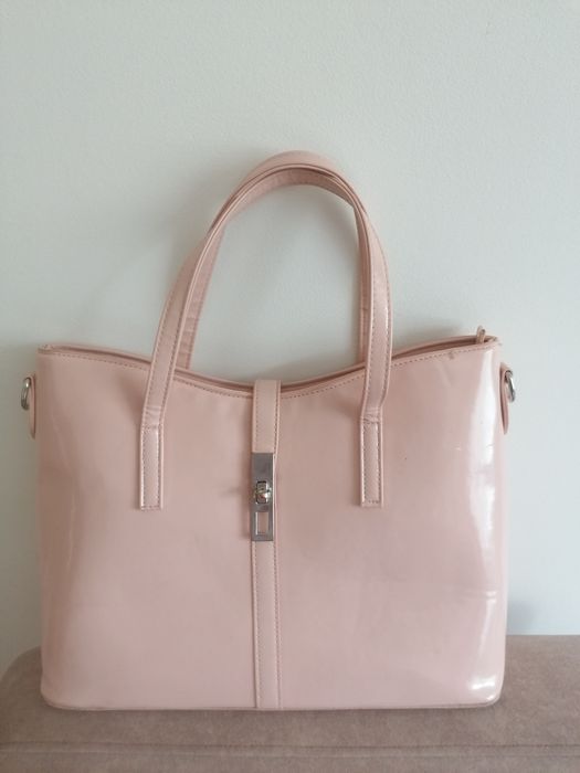 ORSAY Torebka do ręki pudrowy róż z lakierowanej skóry elegancka