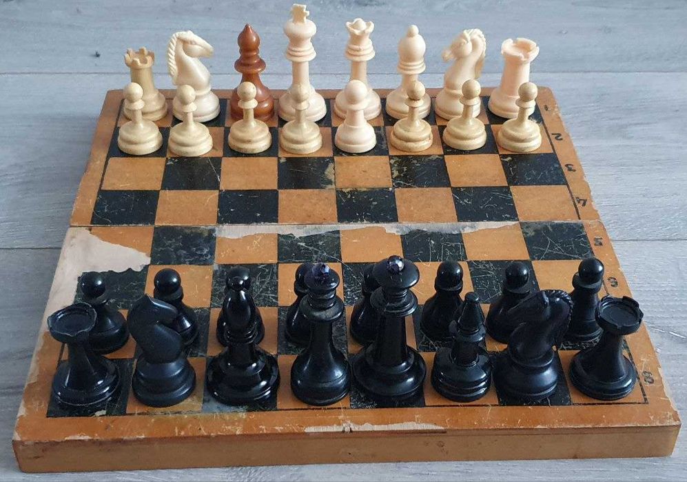 Шахматы разные деревянные и пластиковые и поштучно