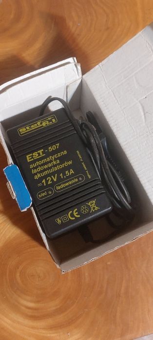 Ładowarka akumlatorów żelowych i też  ag w dobrym stanie