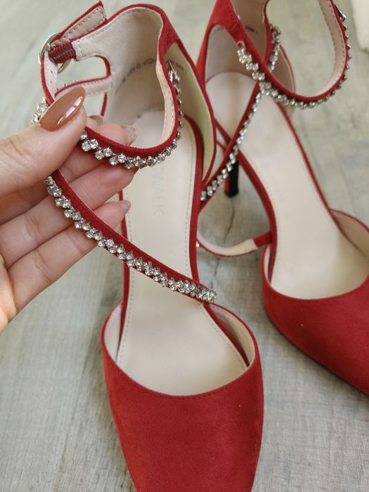 Czerwone szpilki cyrkonie ozdobne 38