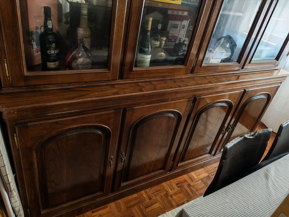 Móvel cristaleira
