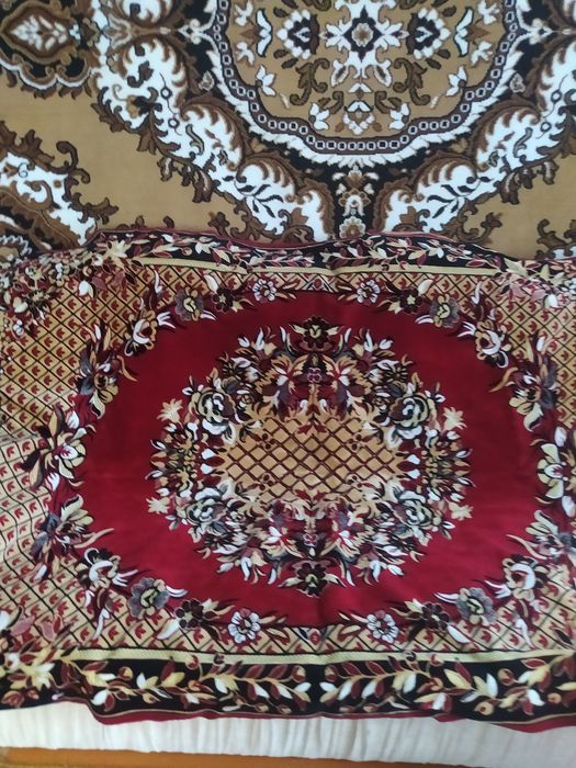 Продаю покривала нові на диван і накидушки на крісла.