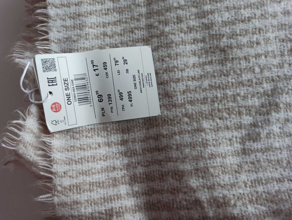 Szalik Reserved nowy