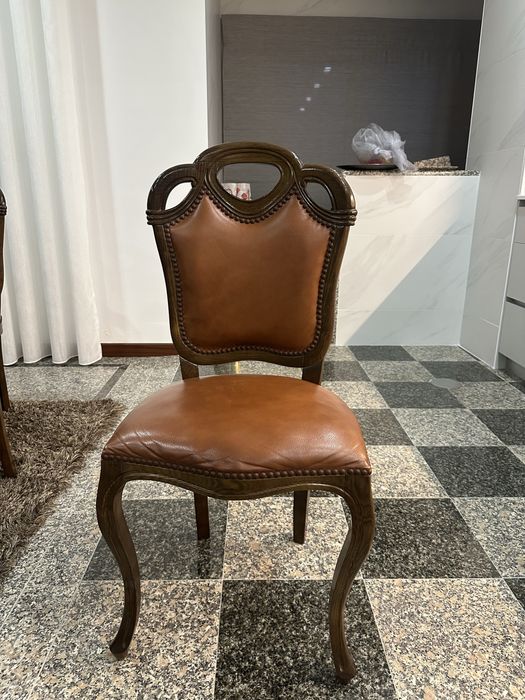 Movel de sala + mesa de sala c/8 cadeiras em pele.