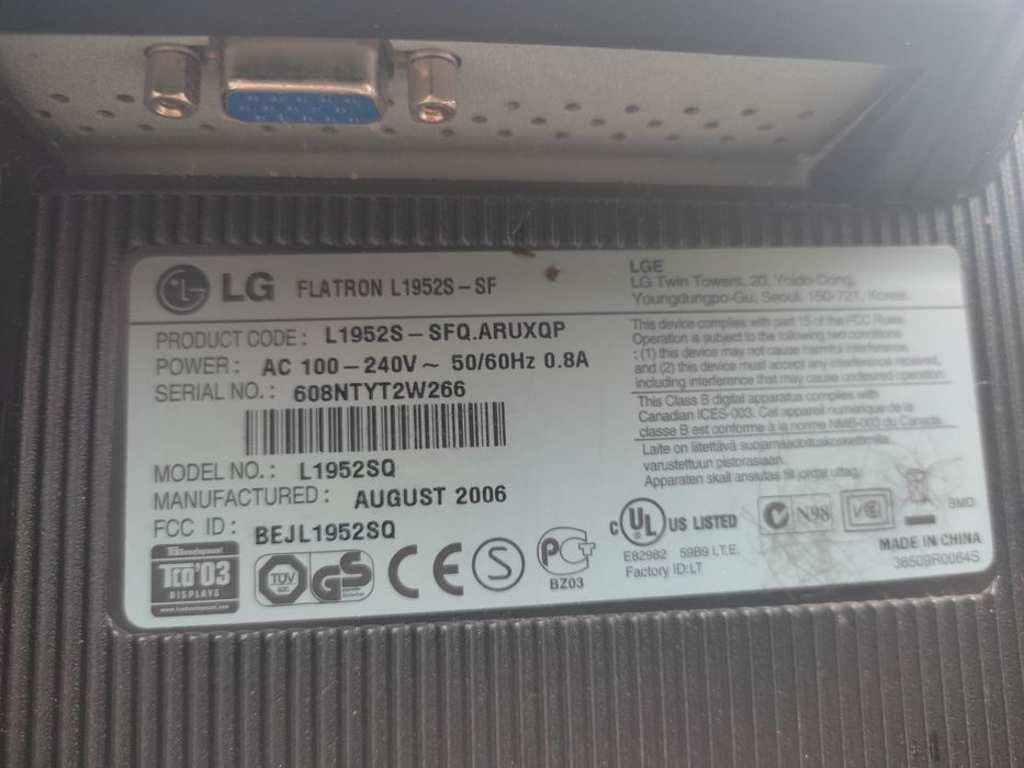Монітор  LG 1952s 19" дюймів.екран ціленький.блок живлення неробить