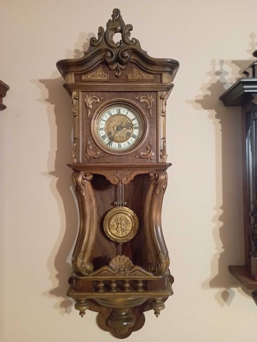 Piękny zegar ścienny.