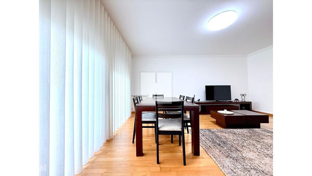 Apartamento T3 c/ Terraço e Garagem