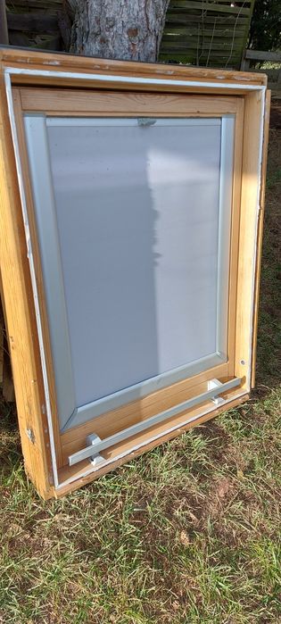 Okno dachowe Welux  z roletą zaciemniającą