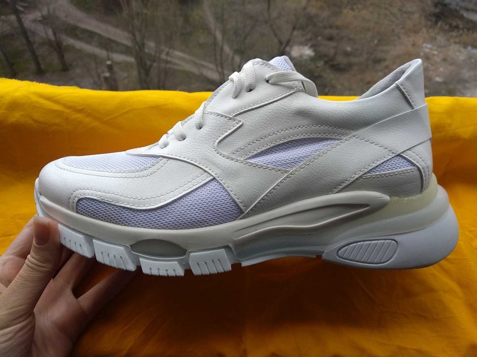 Кроссовки женская обувь