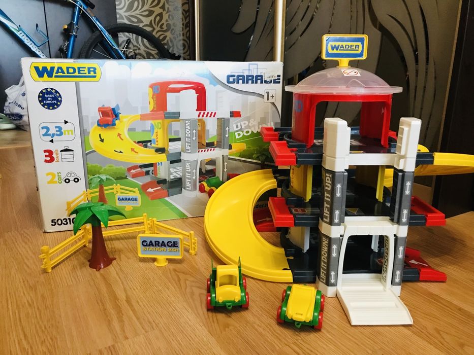 Продам трек,паркінг,дорога Wader