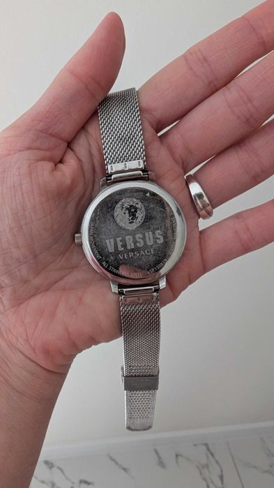 Жіночий годинник Versus La Villette VSP1S0819 в срібному кольорі