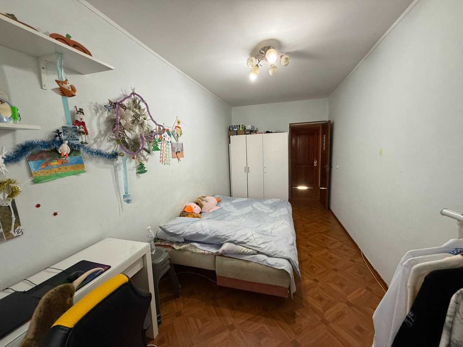 Продам 3-комнатную квартиру в центре города.