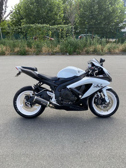 Продам Suzuki GSR-R