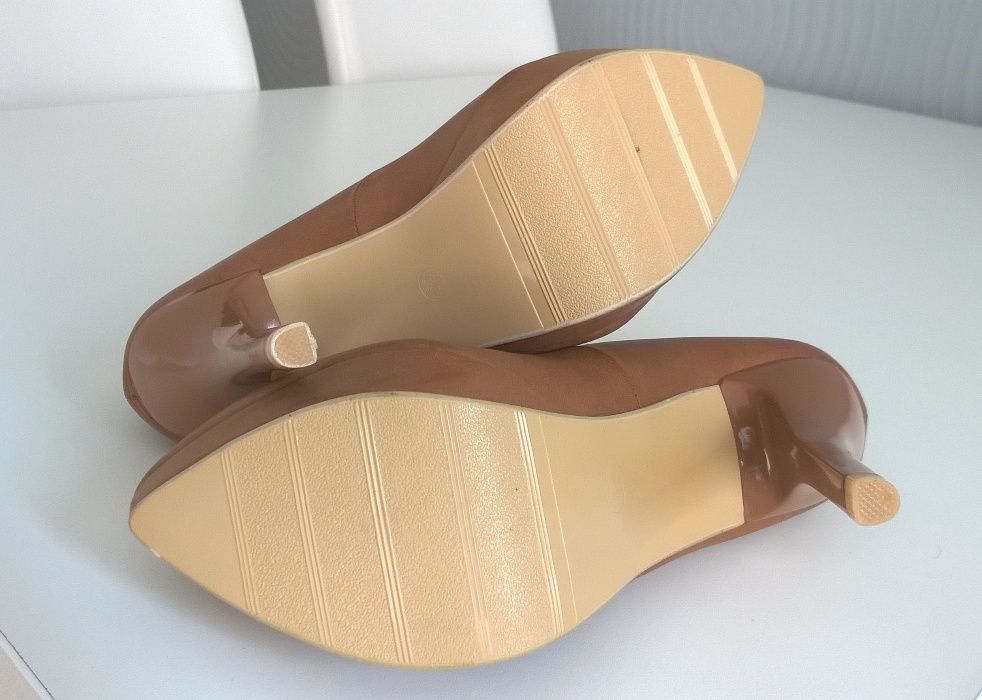 NOWE karmeLOVE- roz. 38