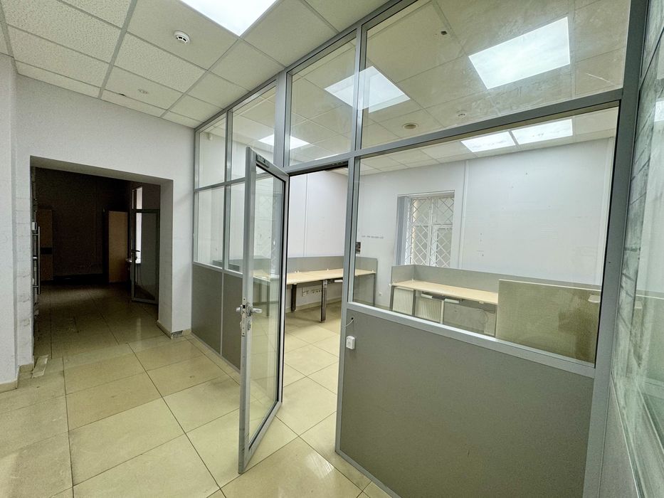 Окремо Стояча Будівля 1 100 (м2) в ЦЕНТРІ