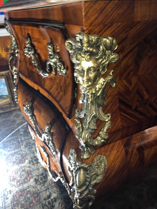 Cómoda Luis XV em pau de cetim e buxo