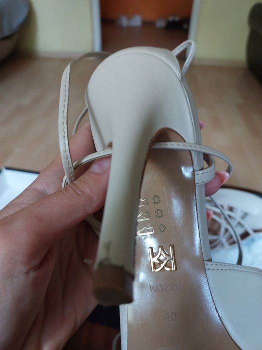 Szpiki buciki kazar eleganckie jasny beż