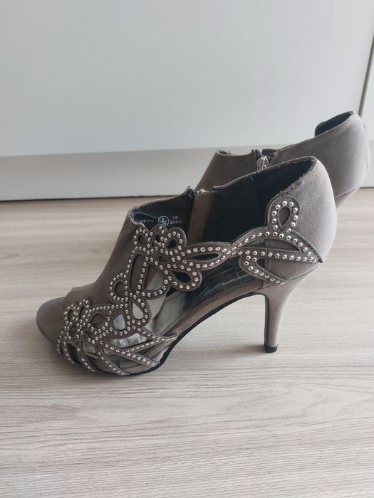 Wysokie eleganckie buty siwe srebrne 39