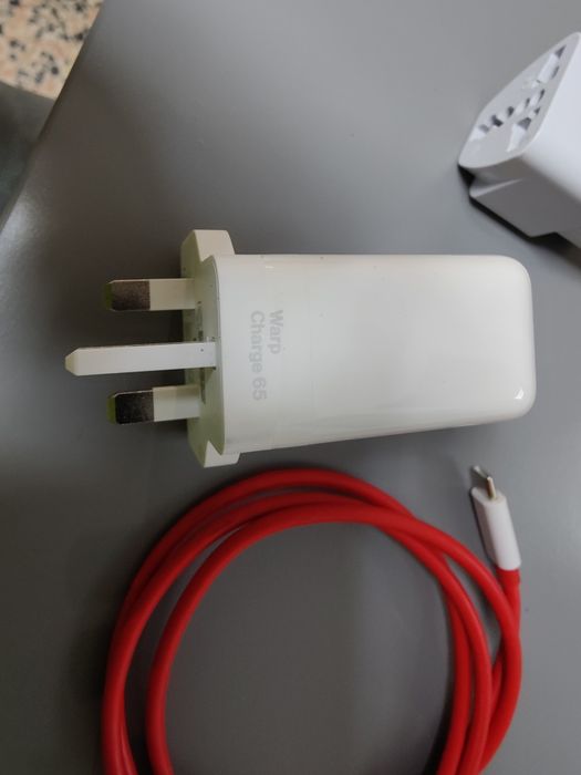 Carregador original oneplus warp charge 65 versão US