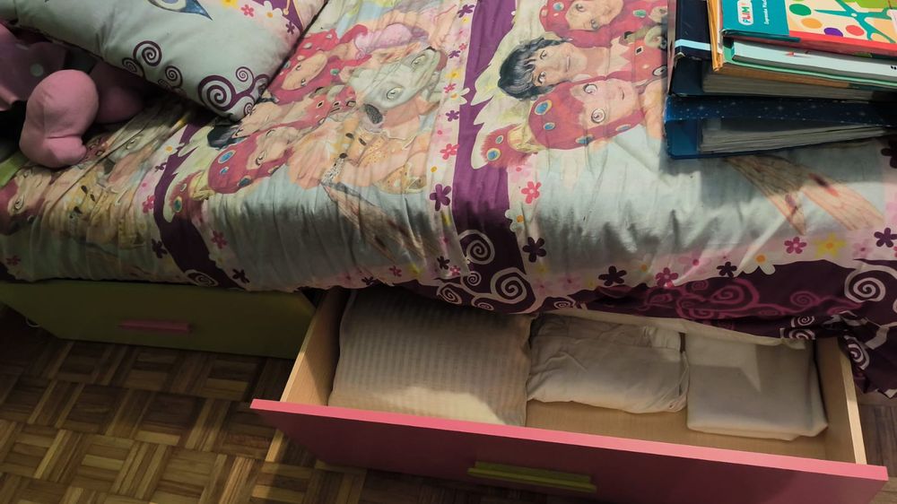 Cama de criança com colchão com 2 gavetoes