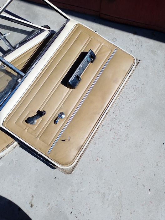 Двери ВАЗ 2101 б/у , осталась задняя правая