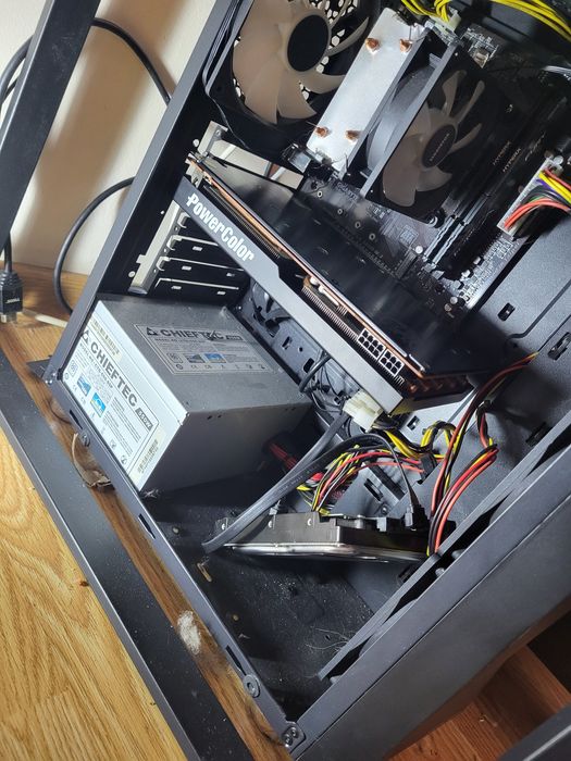 Блок живлення,550w 80 bronze  служив мені 3 роки,але обновяю систему