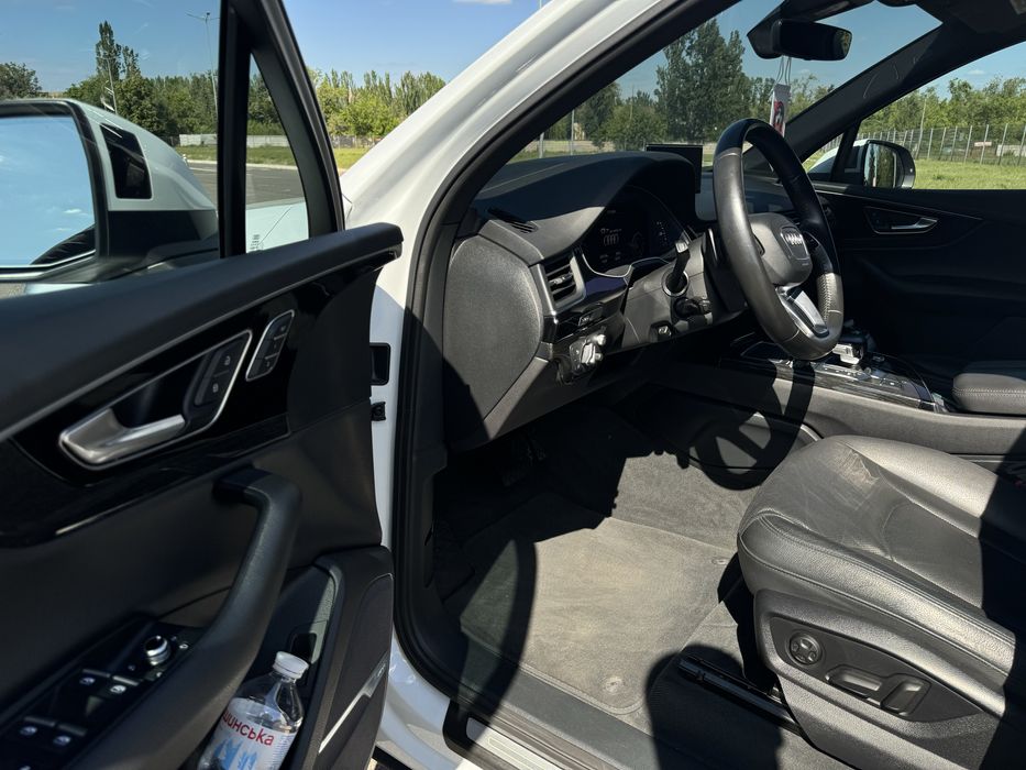 Audi Q7 3.0TFSI QUATTRO 2017 год