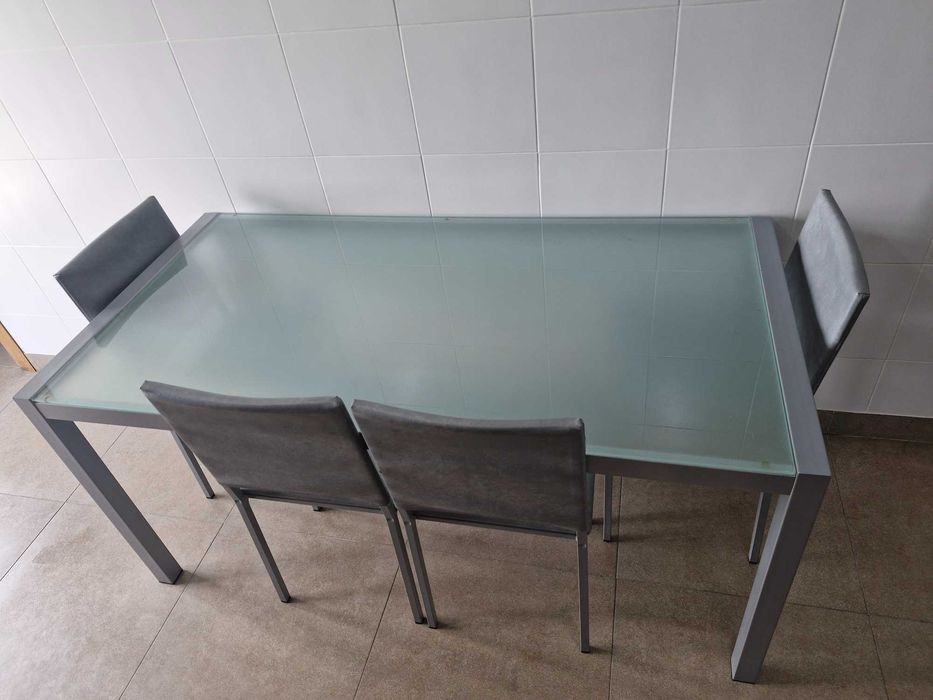 Mesa de cozinha + cadeiras