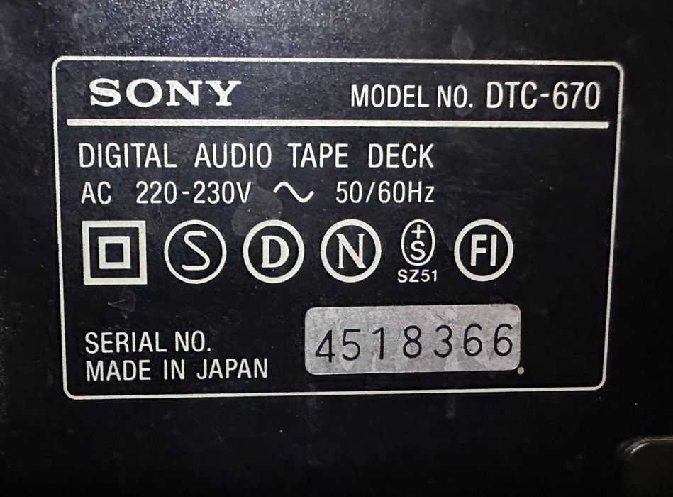 Sony DTC-670 Cyfrowy magnetofon kasetowy studyjny DAT